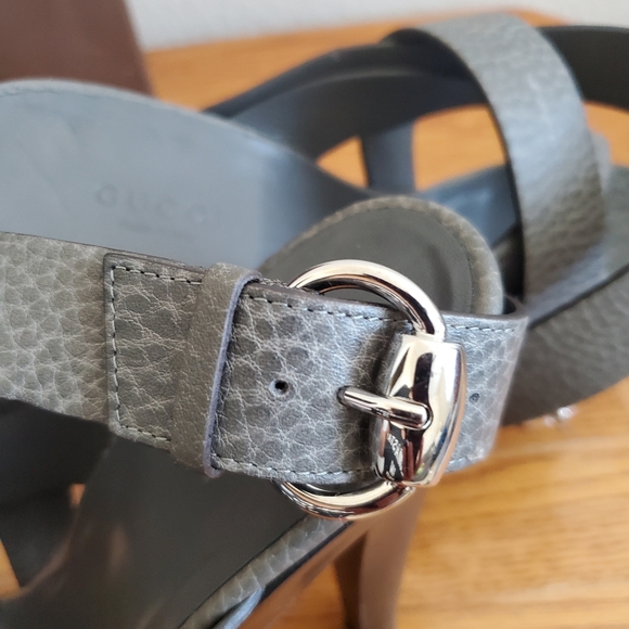 Gucci Pebbled Asphalt Grey Leather Strappy Platform Sandals Women's Shoes  8.5 - Picture 12 of 16